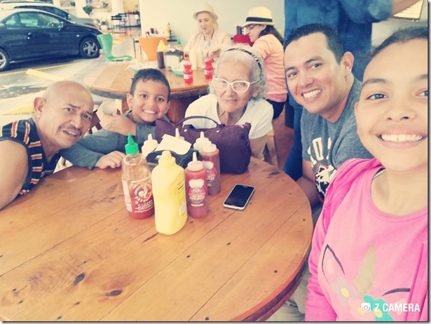 Almuerzo_familiar_con_padres_e_hijos_Septiembre_2017 - Dos semanas antes de muerte